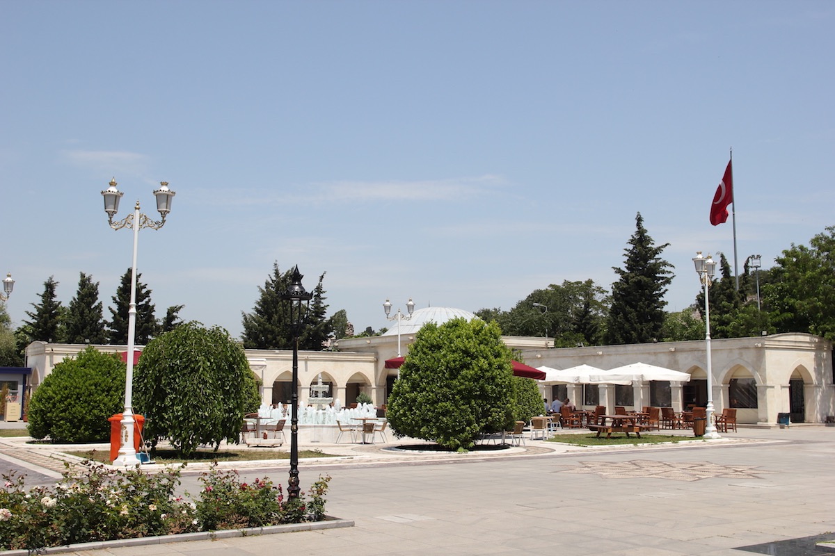 Турецкий сад и кафе Фатих