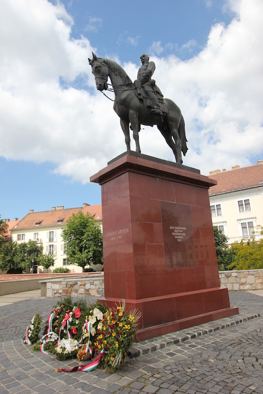 Конная статуя Артура Гёргея в Будапеште