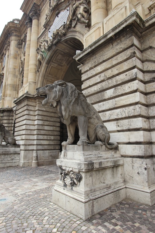 Львиные ворота дворца