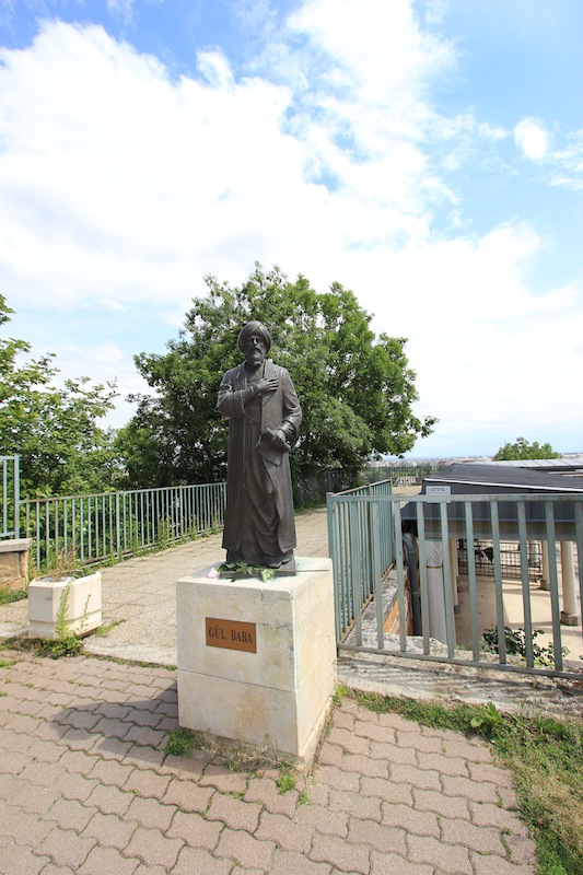 Памятник Гюль-Бабе в Будапеште