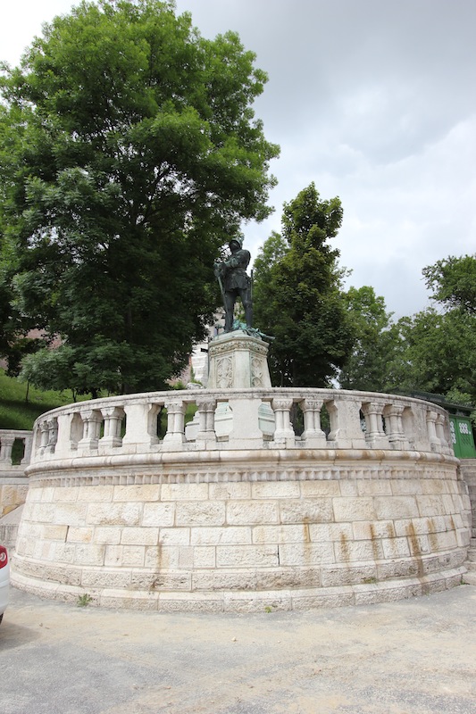 Памятник Яношу Хуньяди в Будапеште