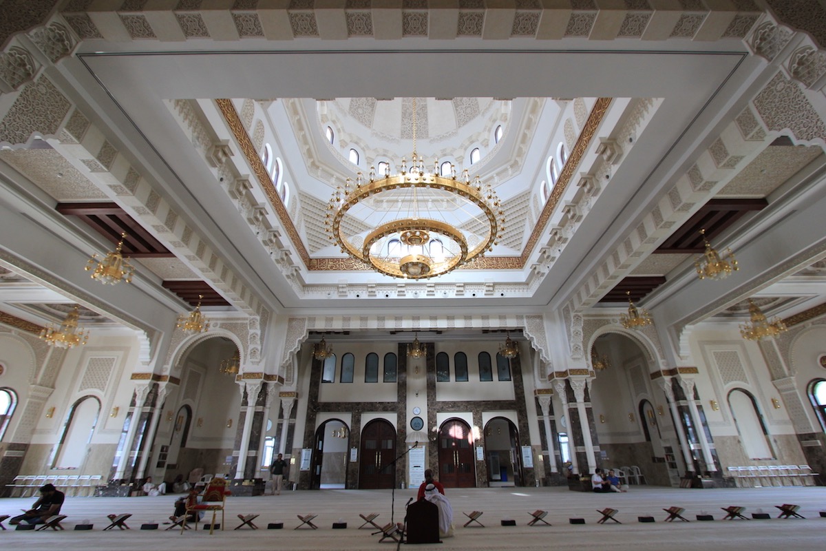 Интерьер мечети Ар-Рахим