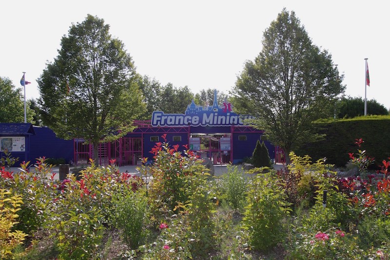 Вход в парк Франция в миниатюре