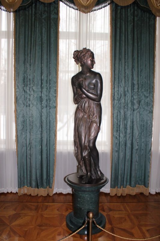 Статуя в Мраморном зале