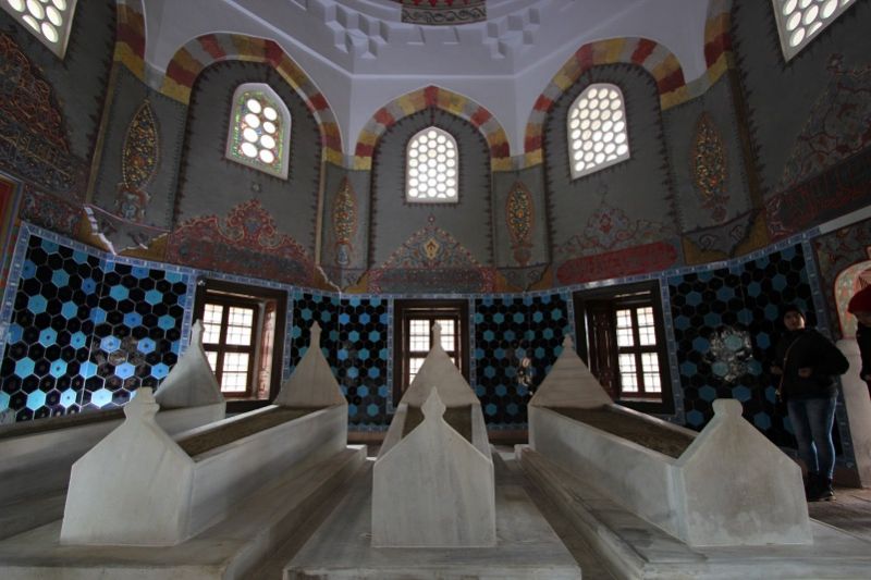 Внутри мавзолея шехзаде Махмуда
