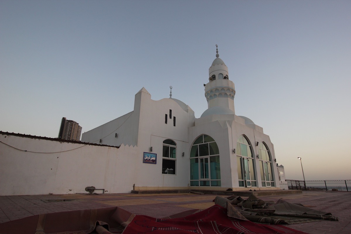 Мечеть Аль-Корниш на закате дня