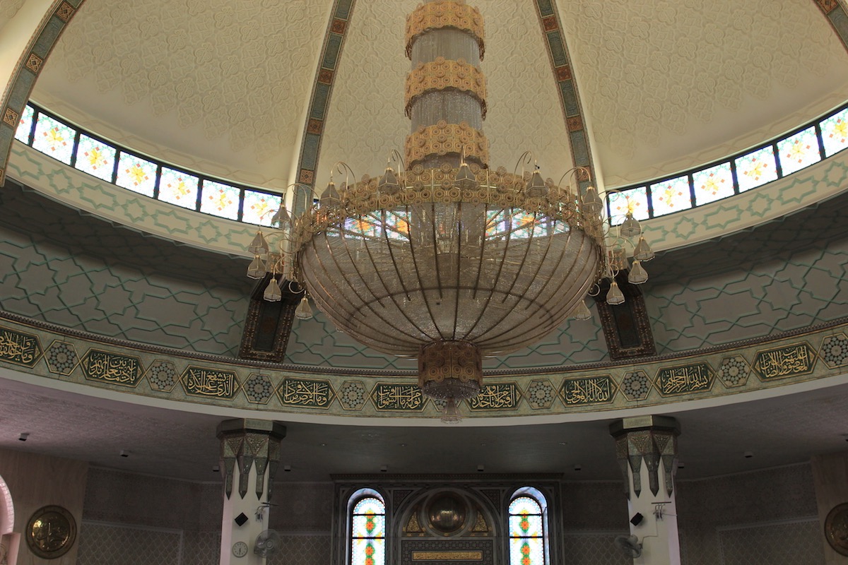 Интерьер мечети Ар-Рахма