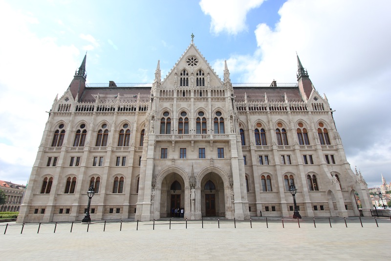 Здание Венгерского парламента (боковой фасад)