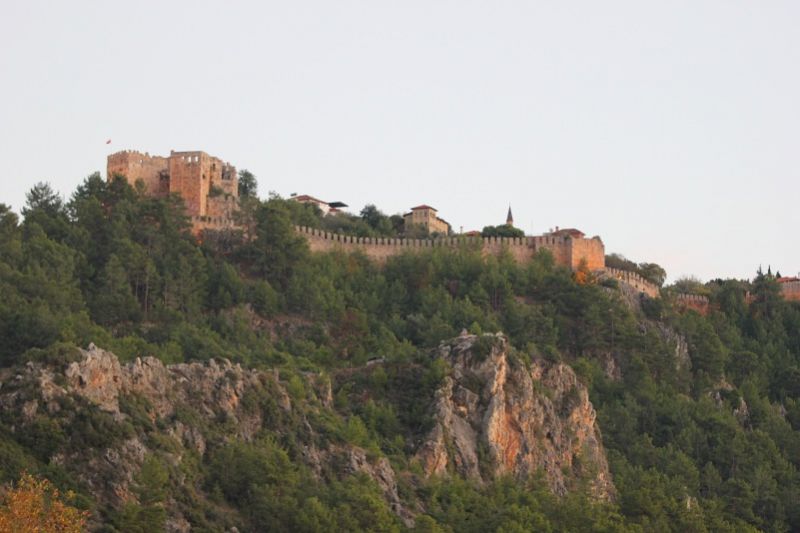 Крепость Аланьи в последних лучах солнца