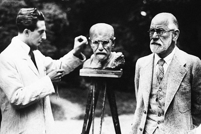 freud statue800x533