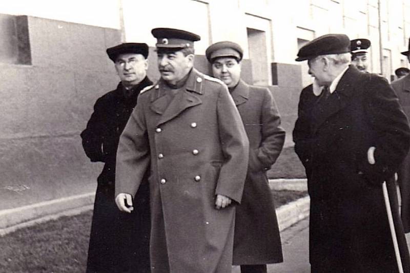 stalin-beria800x533