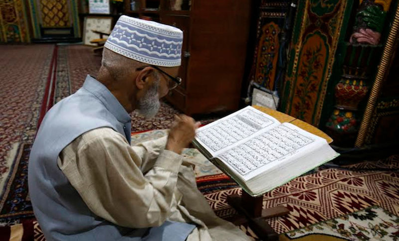 quran oldman800x484