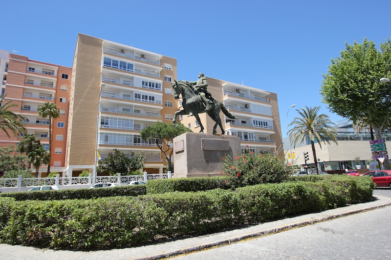 Конная статуя Симона Боливара в Кадисе
