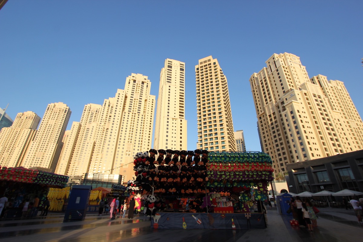 На пляже перед Jumeirah Beach Residence