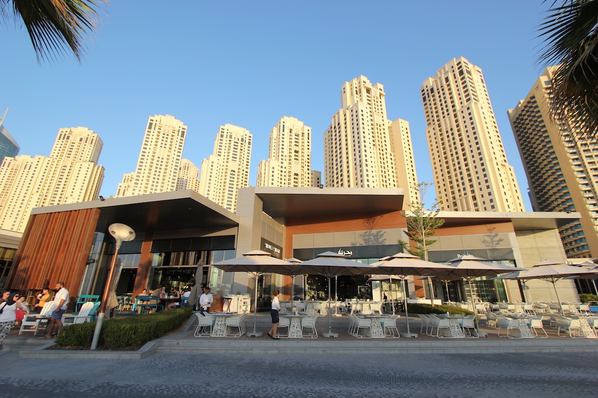 На пляже перед Jumeirah Beach Residence