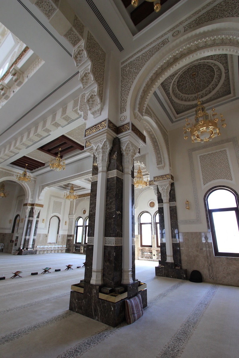 Интерьер мечети Ар-Рахим