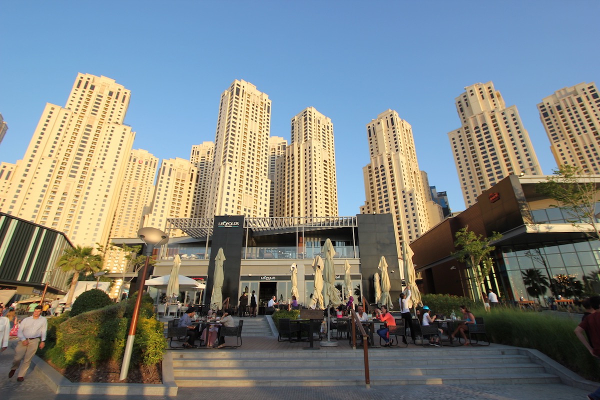 На пляже перед Jumeirah Beach Residence