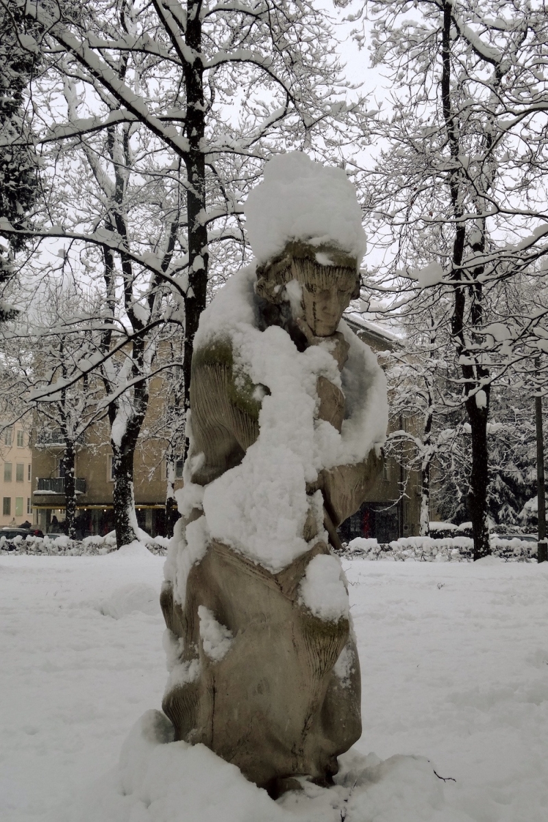 Памятник Парацельсу в Кургартене