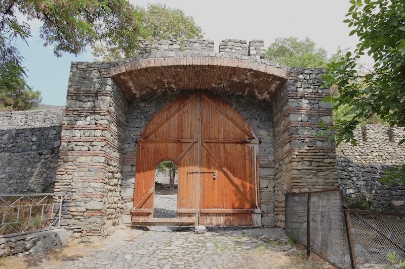 Крепостные ворота в Шеки
